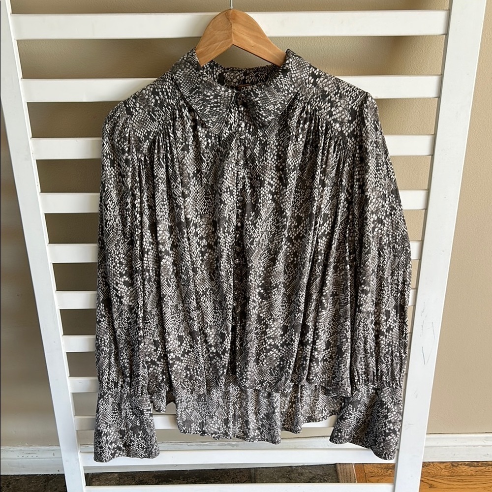 Free People Muse Snakeskin Python Button Front Long Sleeve Top Peasant Small - Picture 2 of 13